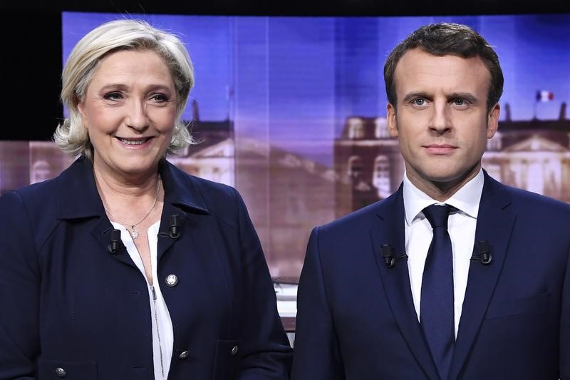 © Reuters. Macron acusa a Le Pen de propagar mentiras