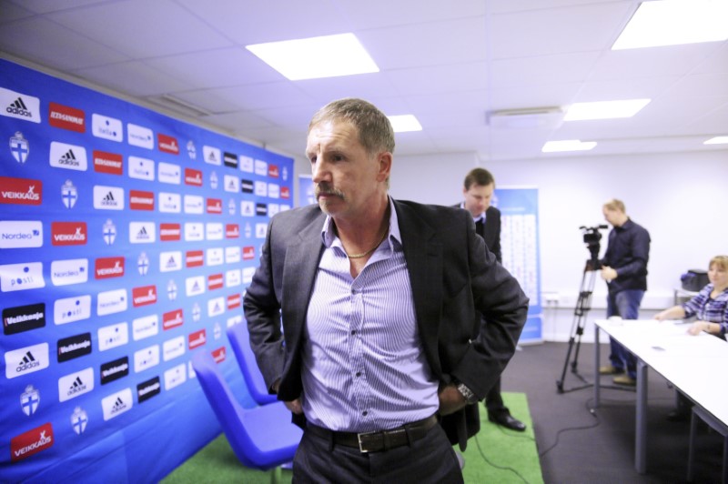 © Reuters. The head coach of the Finnish men's soccer team Stuart Baxter attends a news conferance in Helsinki