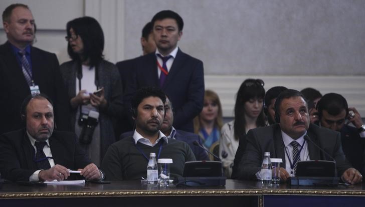 © Reuters. Opositor sírio Abu Zaid participa de negociações em Astana