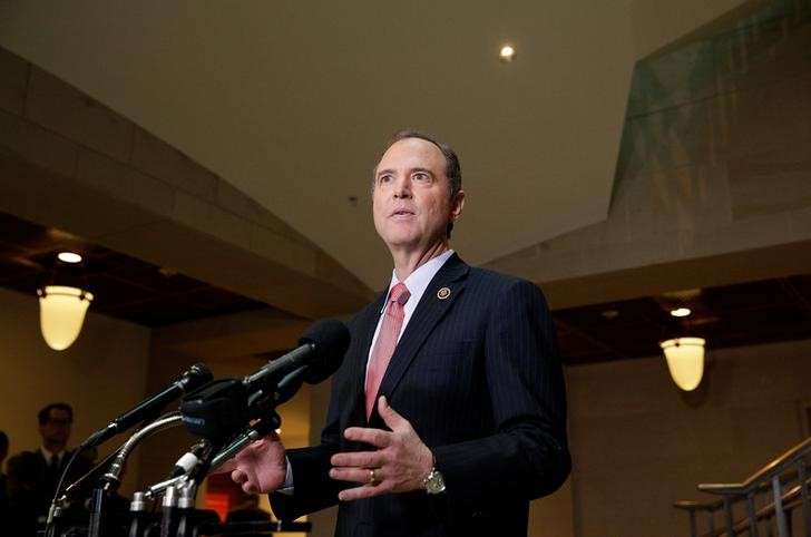 © Reuters. FILE PHOTO - Ranking member of the House Intelligence Committee Adam Schiff (D-CA) speaks during a press briefing in Washington