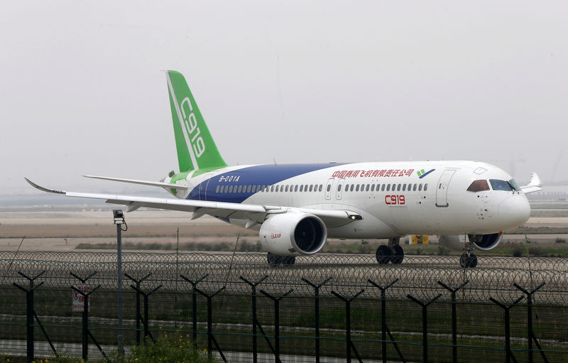 © Reuters. The first C919 passenger jet made by the Commercial Aircraft Corporation of China (COMAC) is seen during a test in Shanghai