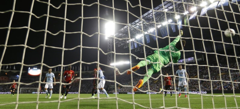 © Reuters. Rashford complica las semifinales de la Europa League para el Celta