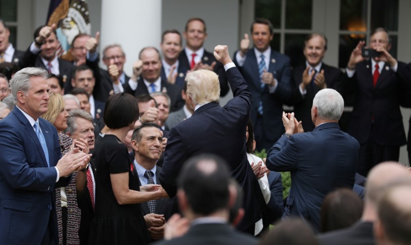 © Reuters. U.S. President Trump celebrates with Republican House members after healthcare bill vote at the White House in Washington