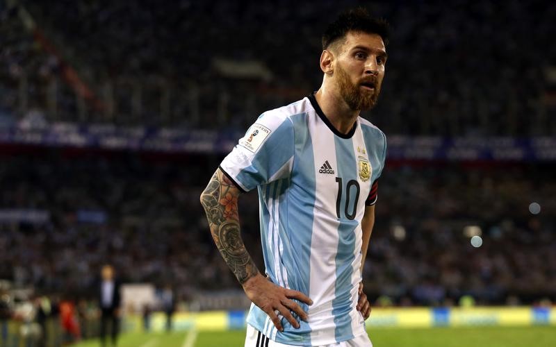 © Reuters. La FIFA levanta la suspensión a Messi, que podrá jugar con Argentina