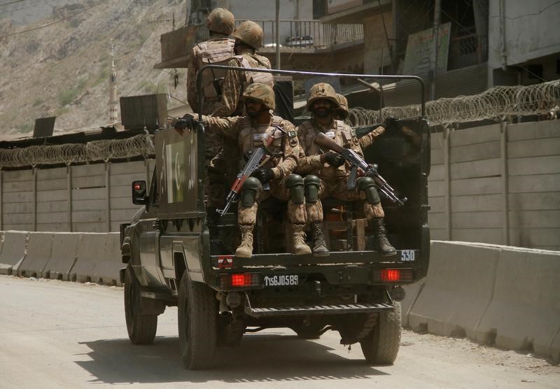 © Reuters. اشتباكات حدودية بين باكستان وأفغانستان وسقوط عدة قتلى