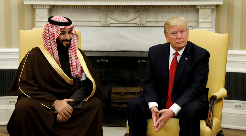 © Reuters. FILE PHOTO: Trump meets Saudi crown prince at the White House in Washington