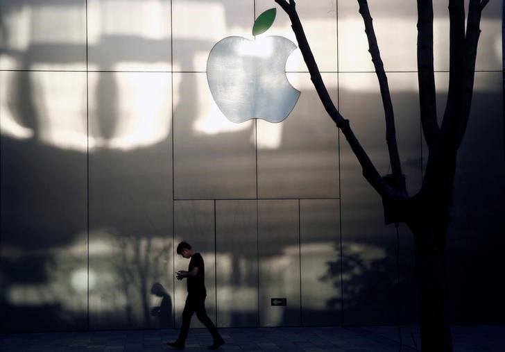 © Reuters. Fachada de loja da Apple em Pequim