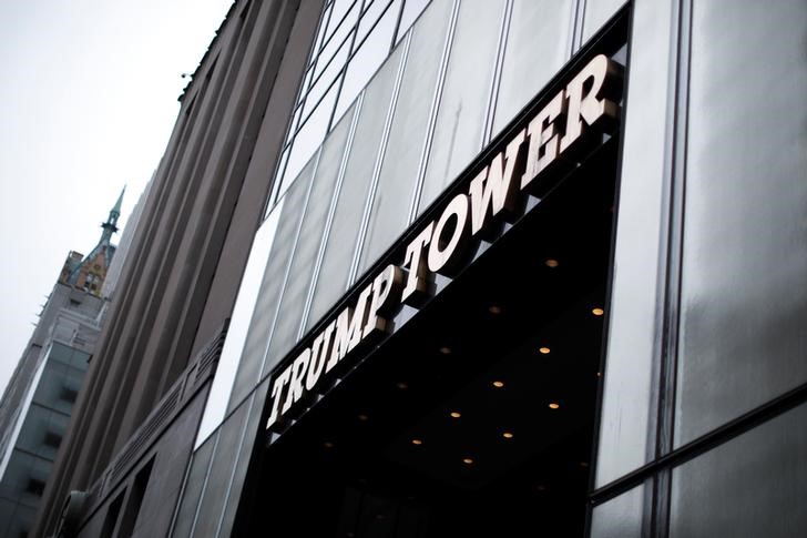 © Reuters. The West facing entrance to Trump Tower on 5th Avenue in New York City, U.S., is seen April 26, 2017