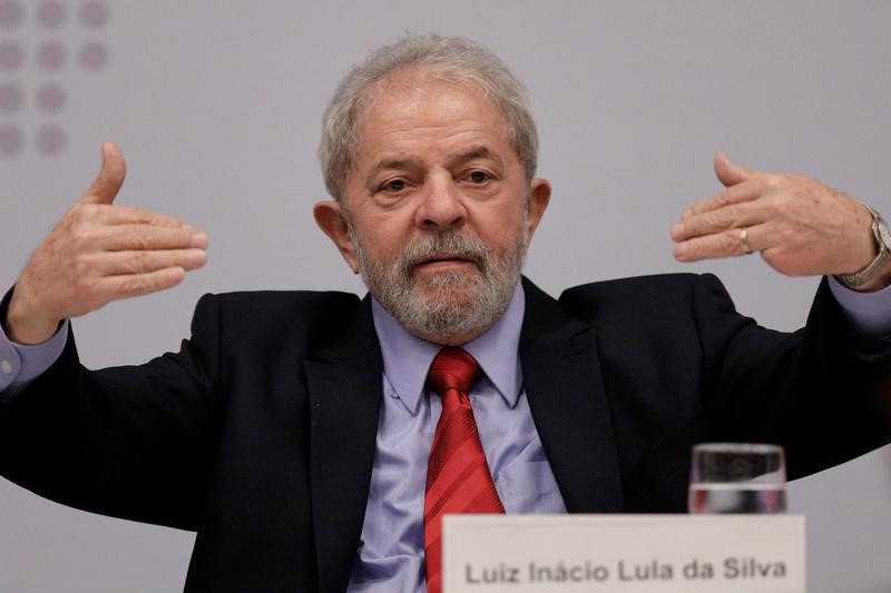 © Reuters. Former Brazilian president Luiz Inacio Lula da Silva reacts during a seminar in Brasilia