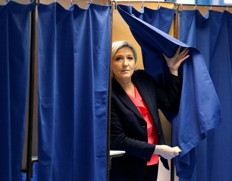 © Reuters. TAUX DE PARTICIPATION AU SECOND TOUR DE 28,23% À MIDI