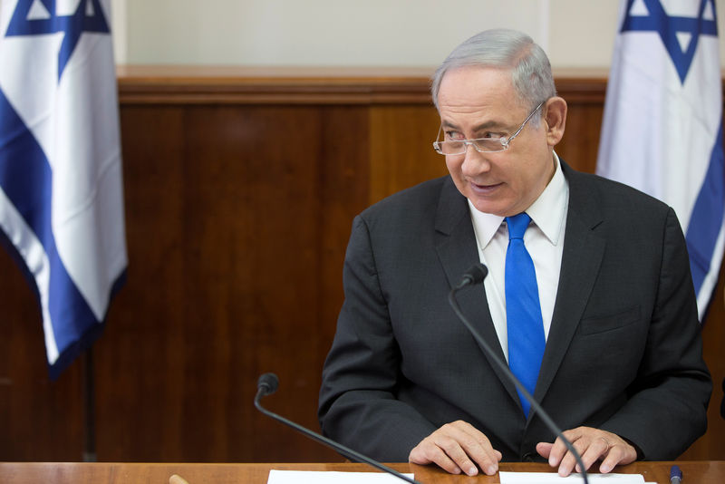 © Reuters. Israeli Prime Minister Benjamin Netanyahu chairs a weekly cabinet meeting in Jerusalem