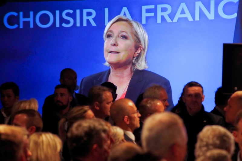 © Reuters. Le Pen promete reformar el Frente Nacional tras su derrota en las presidenciales