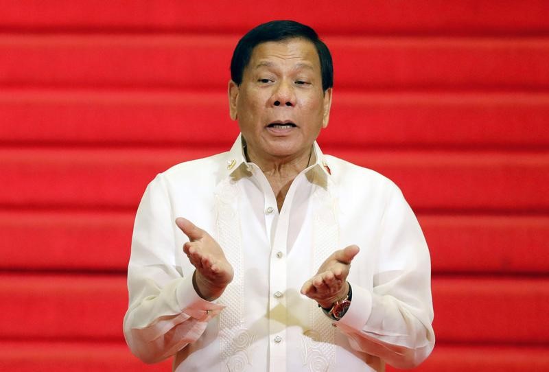 © Reuters. استطلاع: الرئيس الفلبيني يحتفظ بشعبية "ممتازة"