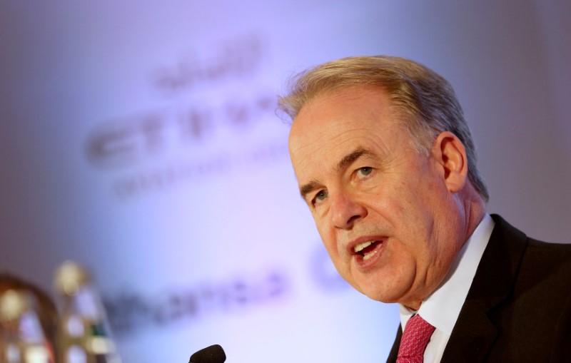 © Reuters. FILE PHOTO: Etihad Aviation Group CEO James Hogan attends a joint news conference in Abu Dhabi