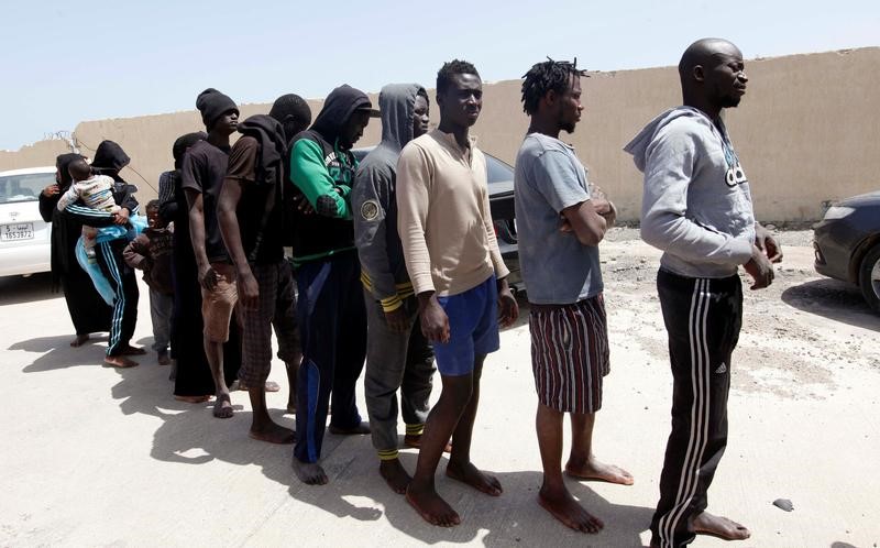 © Reuters. ناجون: مخاوف من مقتل مئات المهاجرين في البحر المتوسط في مطلع الأسبوع