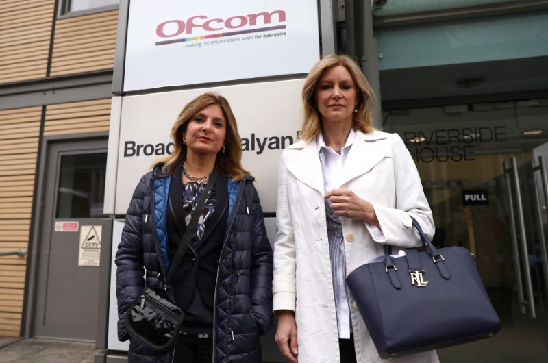 © Reuters. Lawyer Lisa Bloom and regular Fox TV guest Wendy Walsh arrive at the office of Ofcom in London