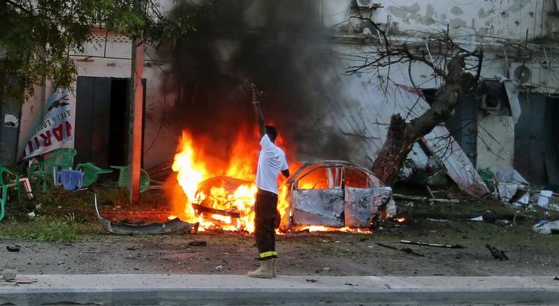 © Reuters. مقتل ثمانية على الأقل في انفجار سيارة ملغومة بمقديشو