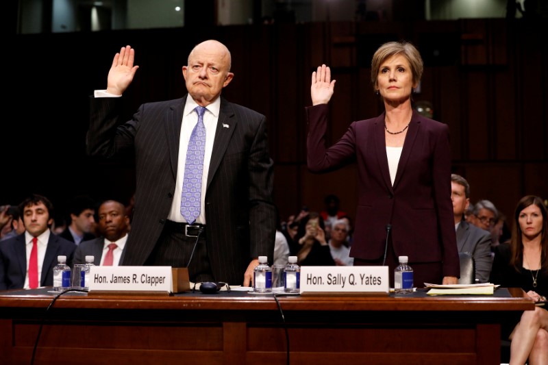 © Reuters. Former Acting Attorney General Sally Yates and former Director of National Intelligence James Clapper are sworn in before the Senate Judiciary Committee on Capitol Hill