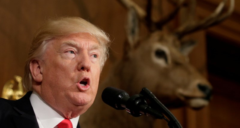 © Reuters. Trump speaks at the Department of the Interior in Washington