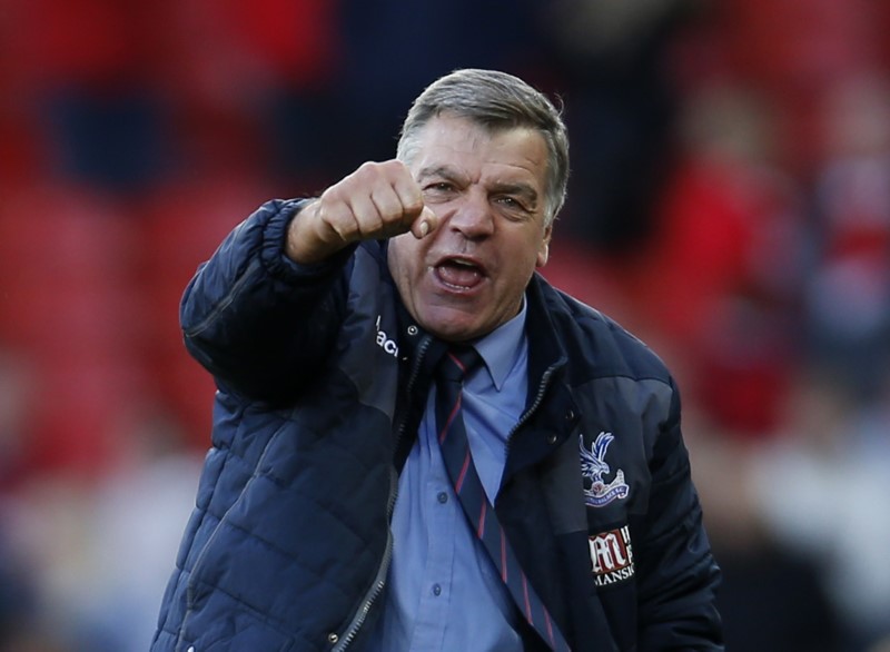 © Reuters. Crystal Palace manager Sam Allardyce celebrates after the match