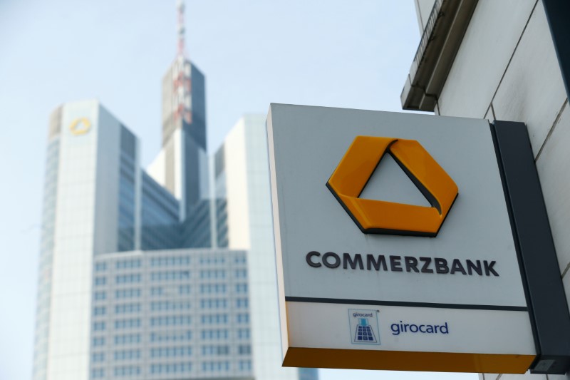 © Reuters. LE BÉNÉFICE DE COMMERZBANK SUPÉRIEUR AUX ATTENTES