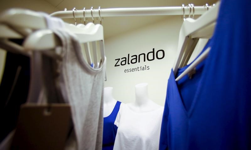 © Reuters. File photo of a Zalando logo printed on a wall in a showroom of the fashion retailer Zalando in Berlin