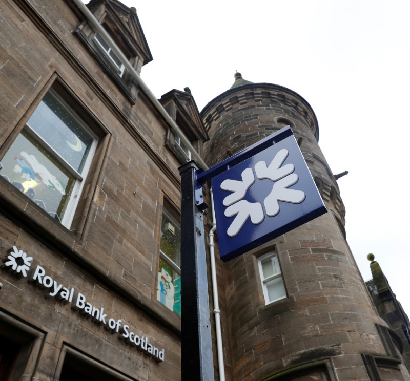 © Reuters. The Royal Bank of Scotland is seen in the High Street in Linlithgow