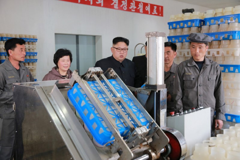 © Reuters. تحقيق-صنع في كوريا الشمالية.. شعار يزداد انتشارا في ظل تنامي خطر العقوبات