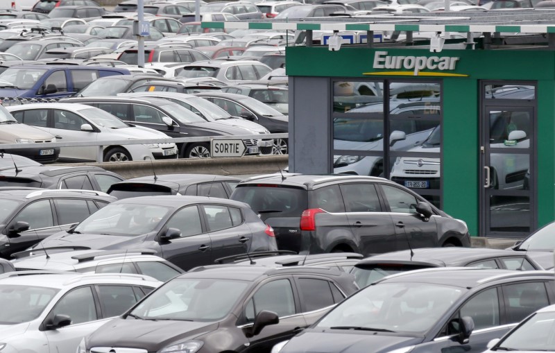 © Reuters. A logo of French car rental company Europcar is seen at Bordeaux Airport in Merignac