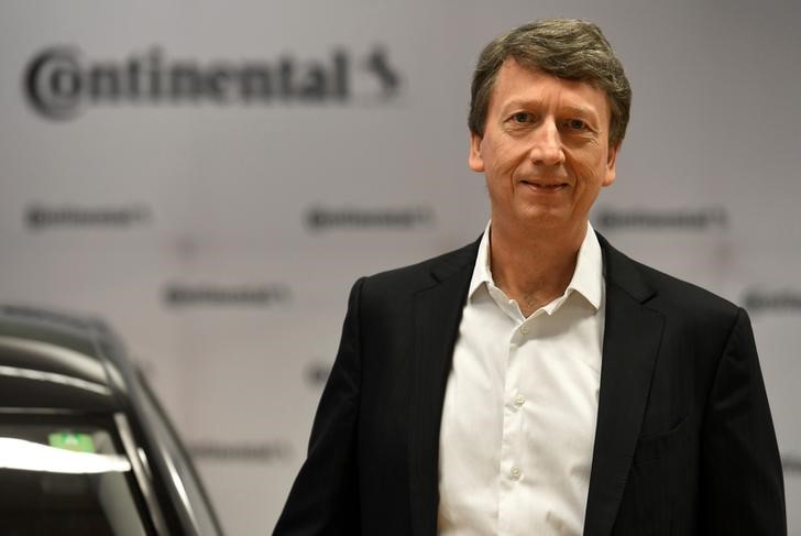 © Reuters. Wolfgang Schaefer, FEO of German tyre company Continental poses for the media before the annual news conference in Hanover