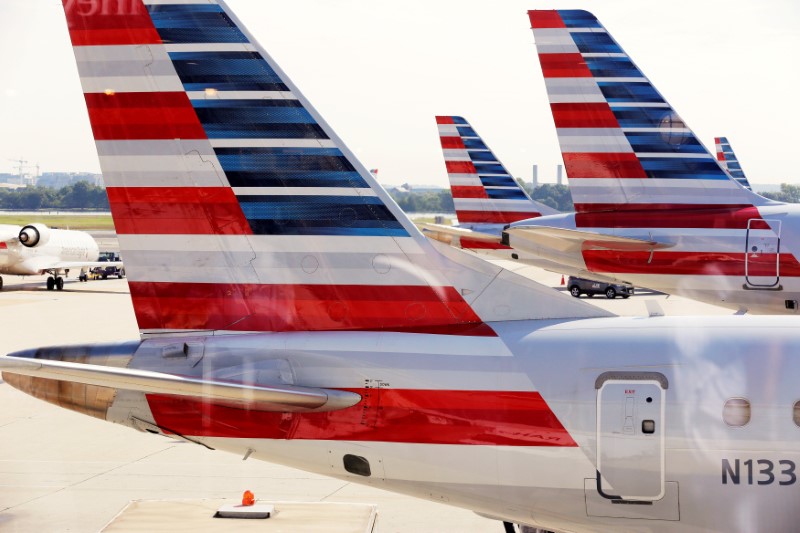 © Reuters. FILE PHOTO: American Airlines aircraft are parked at Ronald Reagan Washington National Airport in Washington.