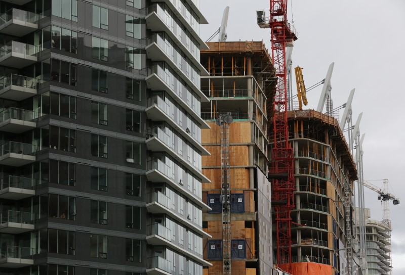 © Reuters. New condominium towers are seen under various stages of construction in the Yaletown district of downtown Vancouver