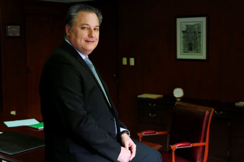 © Reuters. Juan Cortina Gallardo, president of Mexico's sugar chamber, poses for a photograph after an interview with Reuters in Mexico City