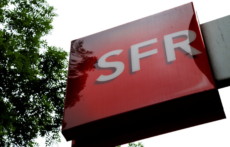 © Reuters. The logo of French telecoms operator SFR is pictured in Paris