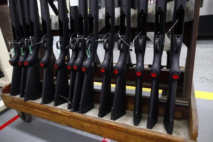 © Reuters. Rifles are seen at the Sturm, Ruger & Co., Inc. gun factory in Newport, New Hampshire