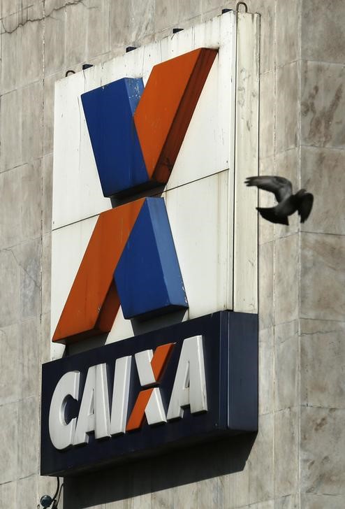 © Reuters. Logo da Caixa Econômica Federal em agência no centro do Rio de Janeiro, Brasil