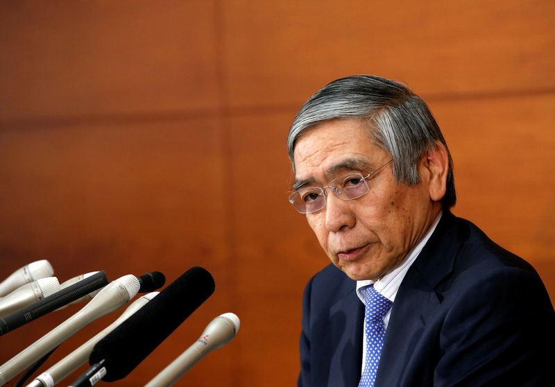 © Reuters. Bank of Japan (BOJ) Governor Haruhiko Kuroda attends a news conference at the BOJ headquarters in Tokyo