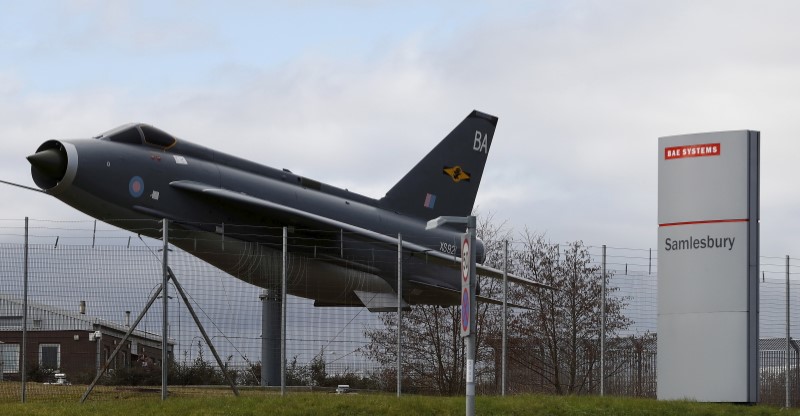 © Reuters. A replica of a Lightning fighter jet stands outside the main gate of the BAE Systems facility at Salmesbury