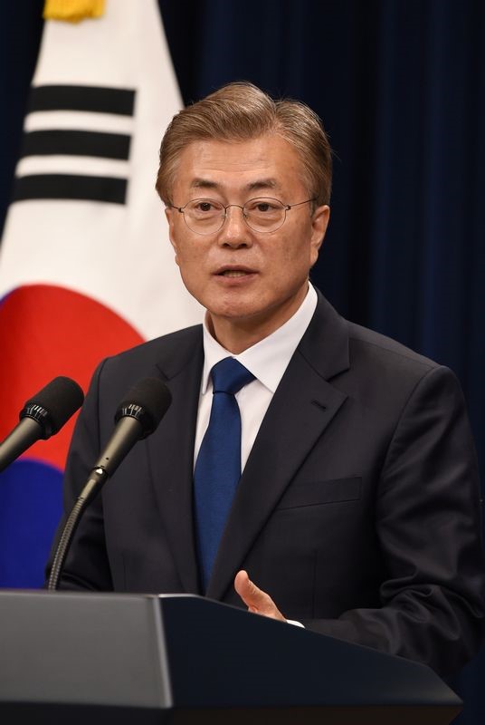 © Reuters. El nuevo presidente surcoreano promete abordar la tensión con Corea del Norte 