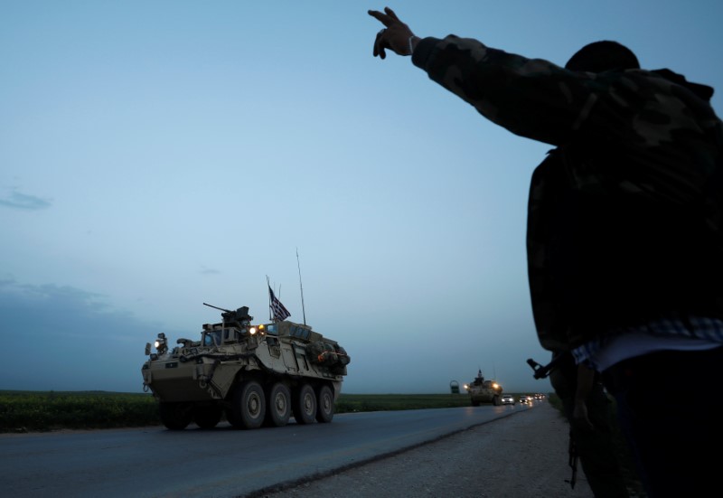 © Reuters. تركيا تأمل أن توقف أمريكا دعمها لوحدات حماية الشعب في سوريا