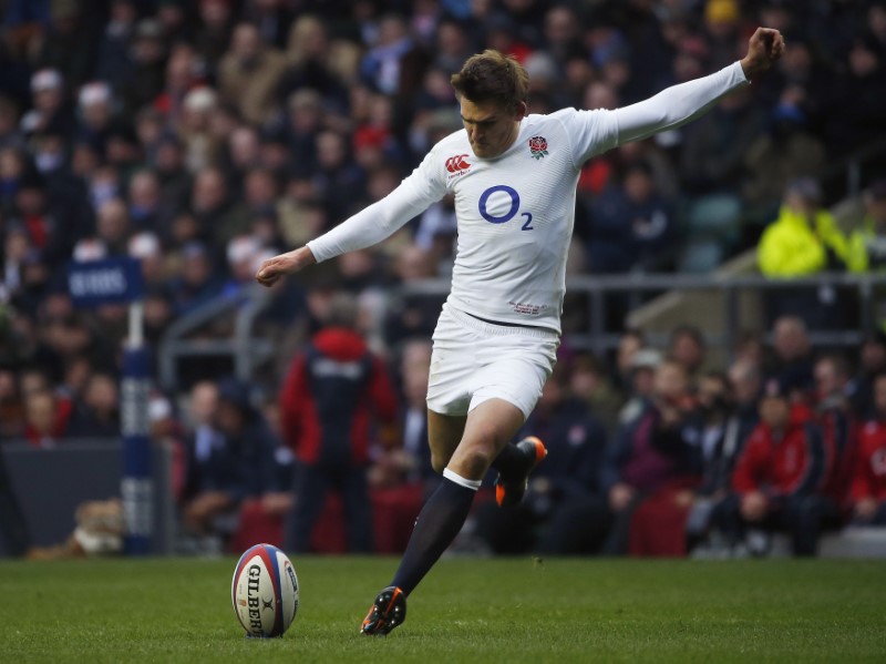 © Reuters. England's Toby Flood kicks a penalty against Italy during their Six Nations international rugby union match at the Twickenham Stadium in London