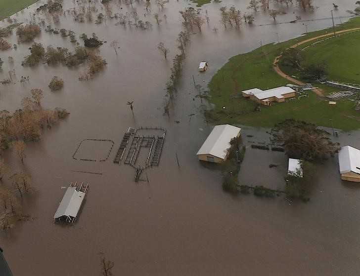 © Reuters. Damaged and flooded areas can be seen from an Australian Army helicopter after Cyclone Debbie passed through the area near the town of Bowen, located south of the northern Queensland town of Townsville in Australia