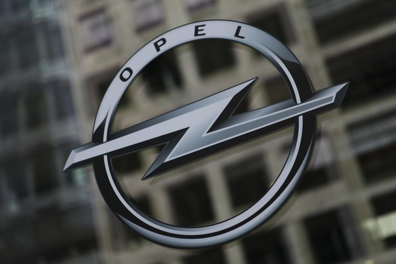 © Reuters. Opel devrait encore afficher des "pertes réelles" en 2017 selon le PDT de PSA