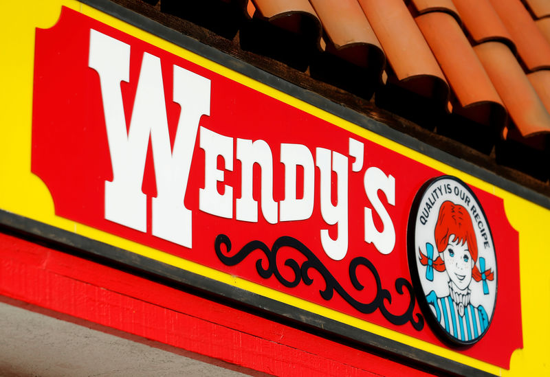 © Reuters. FILE PHOTO: A Wendy's sign and logo are shown at one of the company's restaurant in Encinitas, California