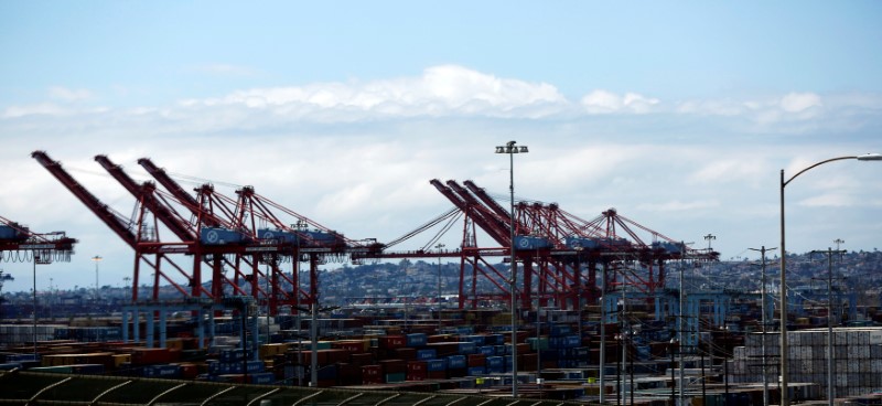 © Reuters. Hanjin Shipping Co shipping containers are seen at the Port of Long Beach