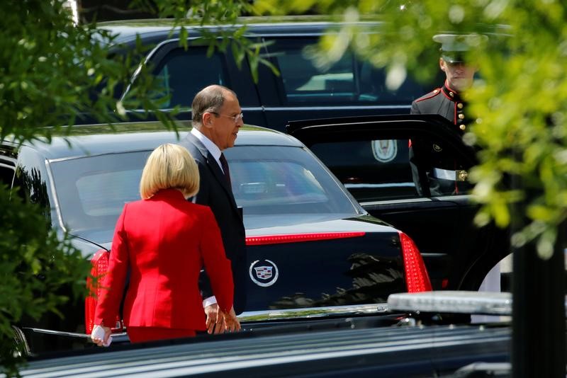 © Reuters. Lavrov departs after meeting with Trump at the White House in Washington