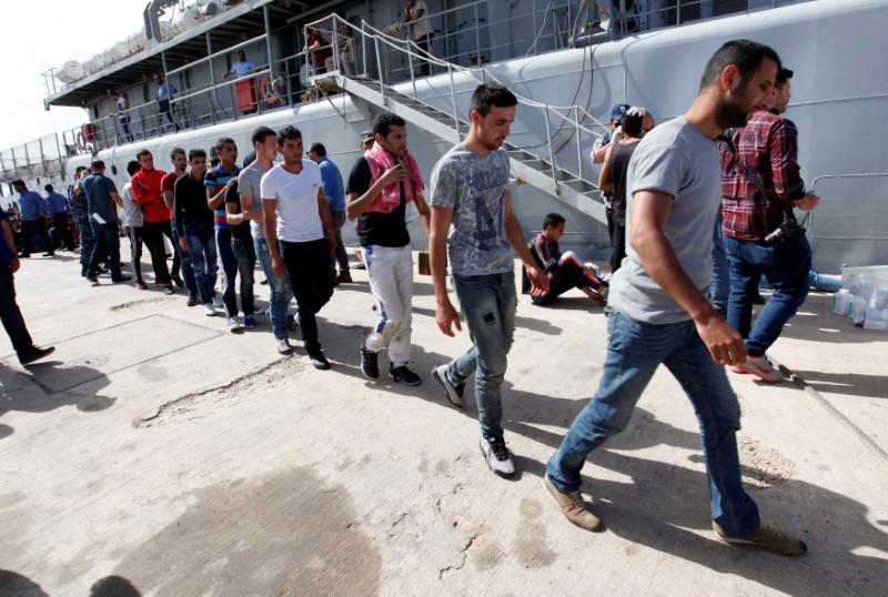 © Reuters. Illegal migrants arrive at a naval base after they were rescued by Libyan coastguard in the coastal city of Tripoli