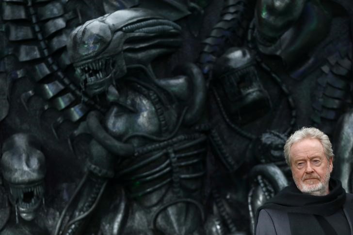 © Reuters. Diretor de Alien Ridley Scott posa em Londres