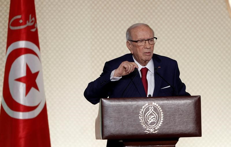 © Reuters. Presidente da Tunísia, Beji Caid Essebsi, discursa em Túnis