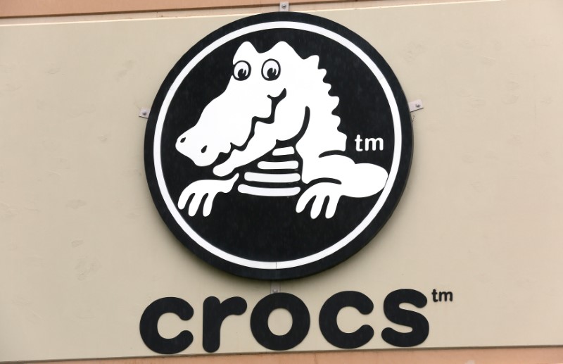 © Reuters. The sign outside the corporate headquarters of Crocs in Niwot